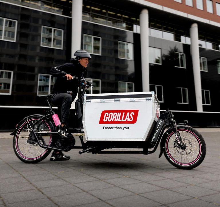 Gorillas join forces with DOCKR to deliver groceries fast and sustainably.